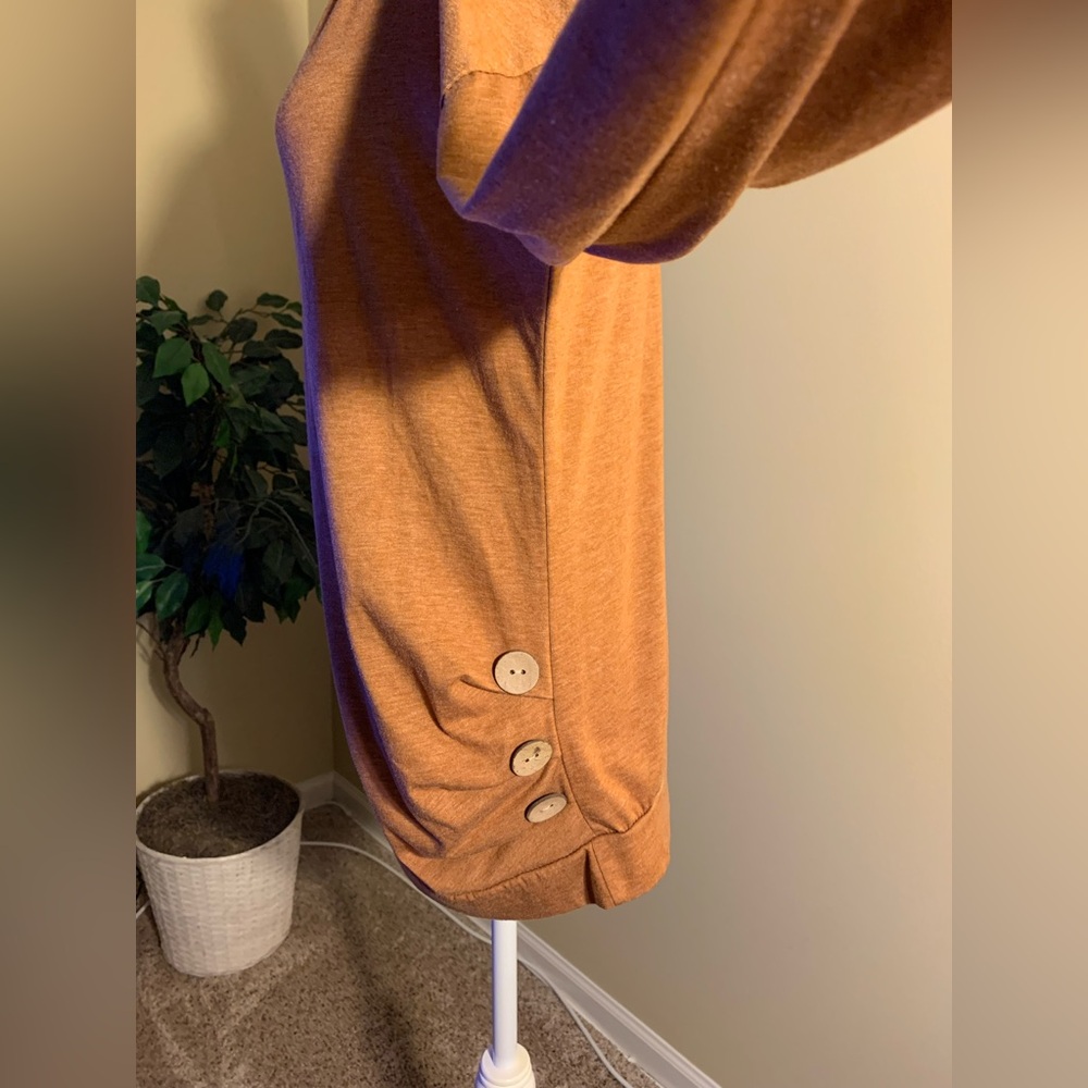 EUC Tee: Lightweight, Tunic Length, Side Ruching w Buttons, Heathered Pumpkin